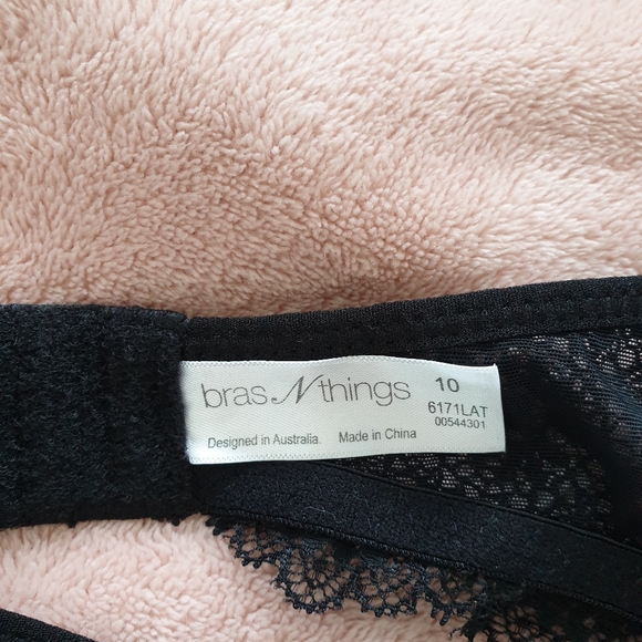 Bras n Things Lace Halterneck Bra - Picture 2 of 2